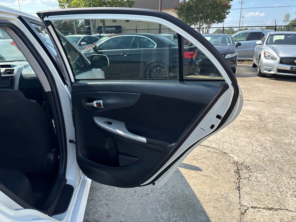 2013 Toyota Corolla Image 22