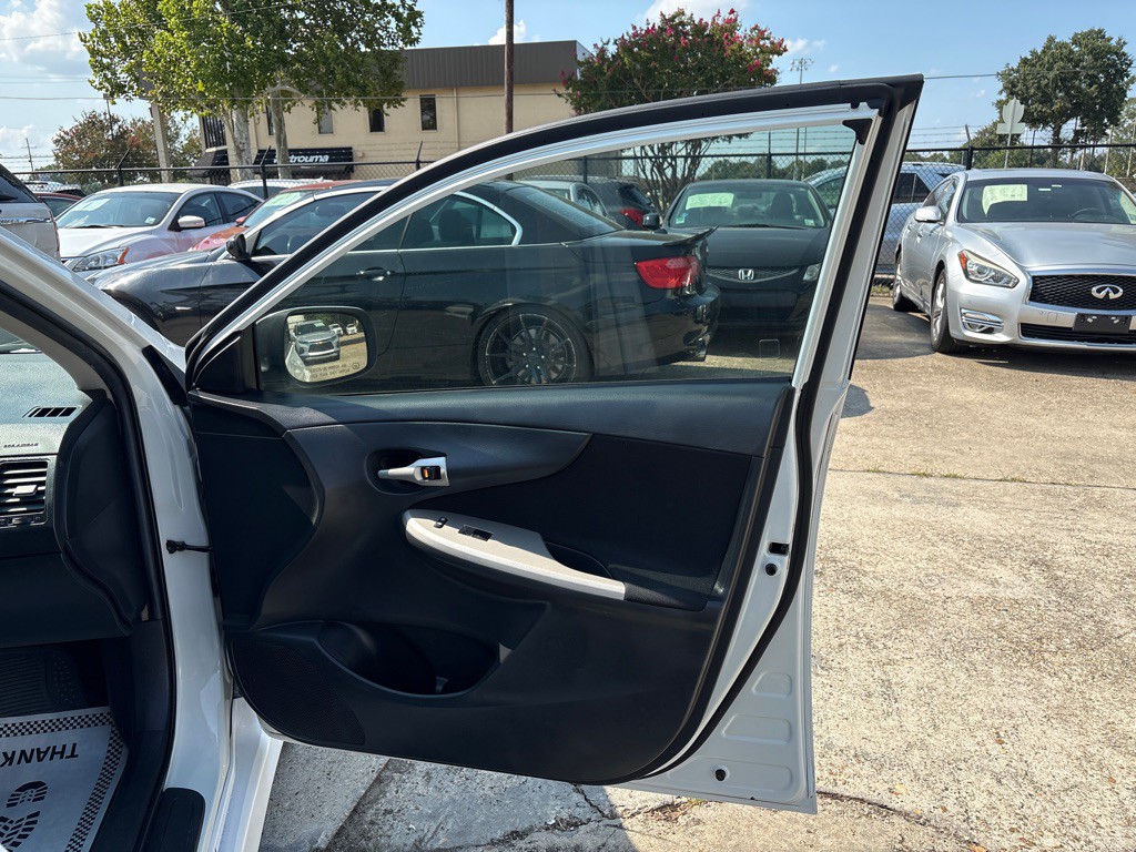 2013 Toyota Corolla Image 23