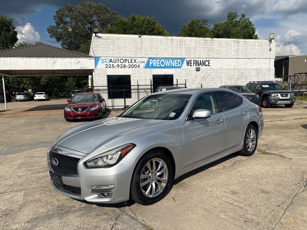2017 INFINITI Q70 Image 1