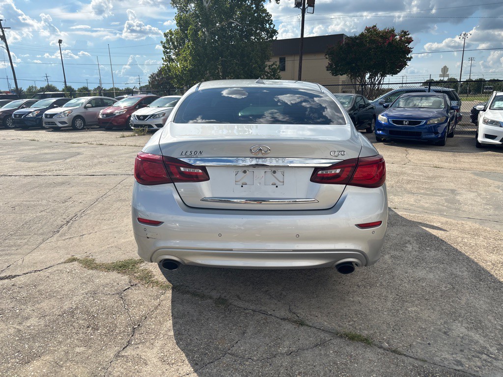 2017 INFINITI Q70 Image 4