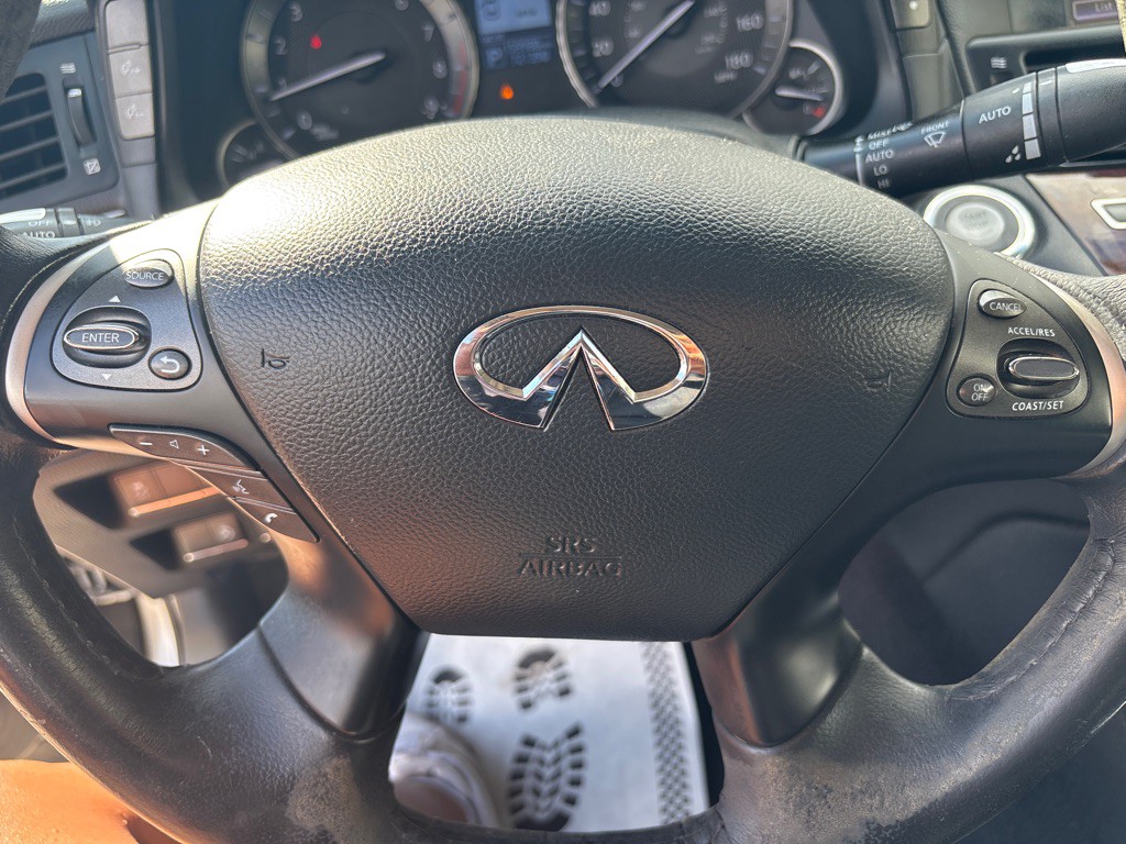 2017 INFINITI Q70 Image 13