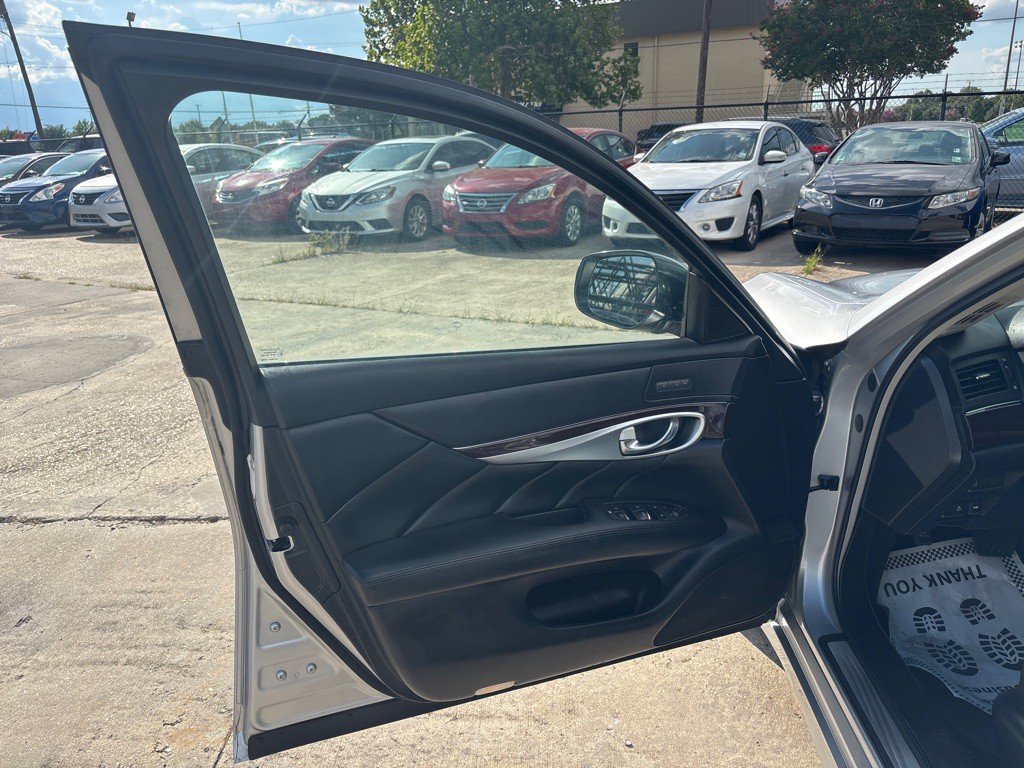 2017 INFINITI Q70 Image 15