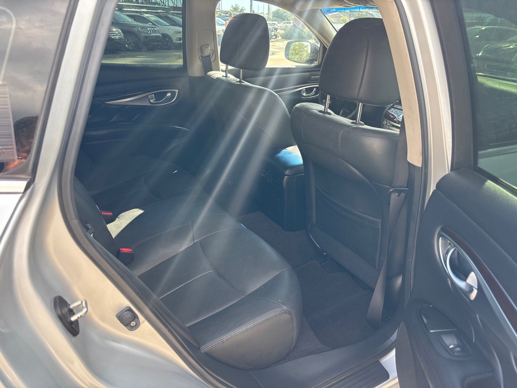 2017 INFINITI Q70 Image 21