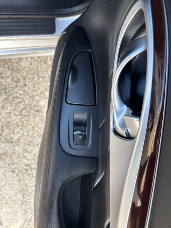 2017 INFINITI Q70 Image 24