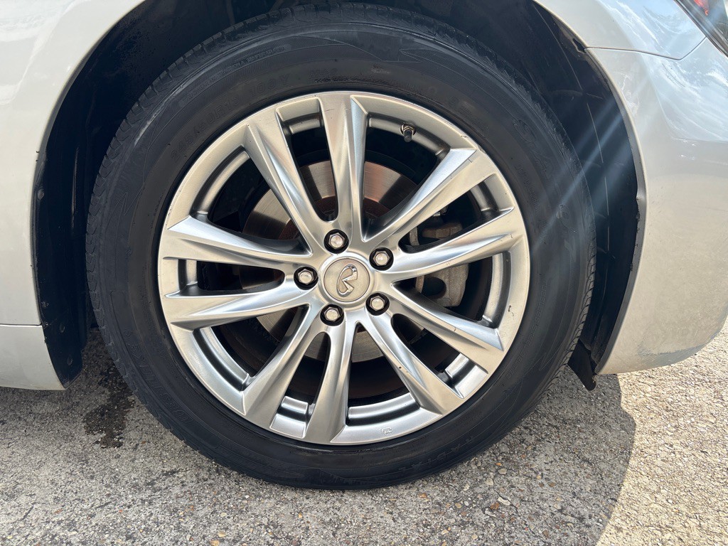 2017 INFINITI Q70 Image 29