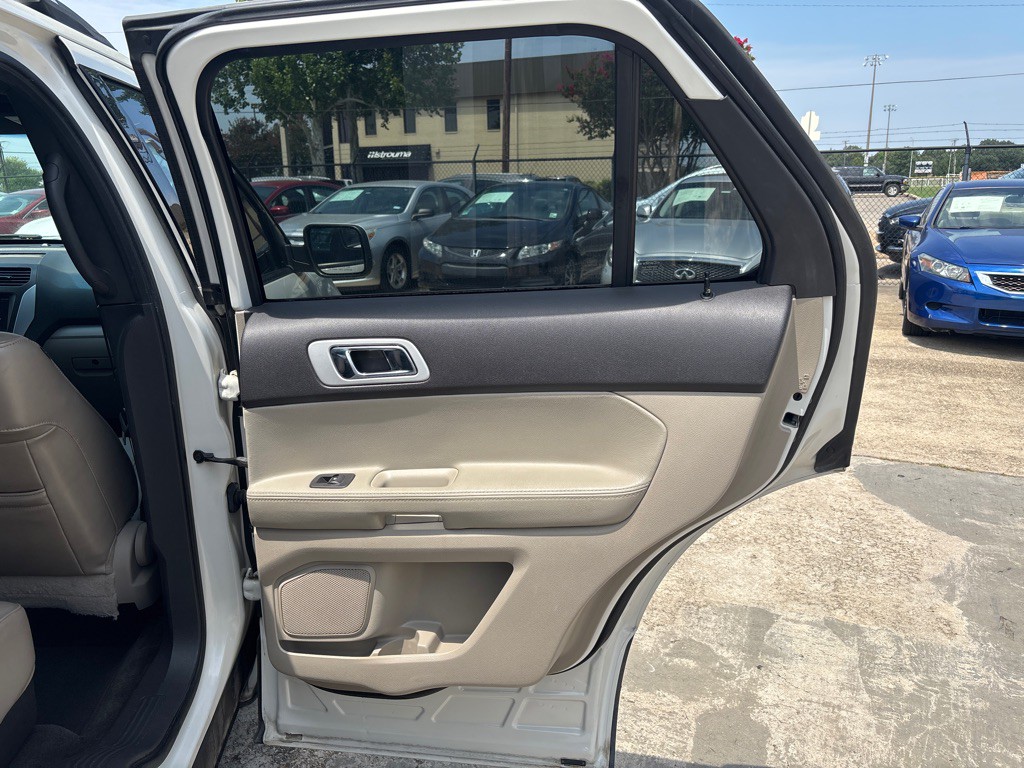 2011 Ford Explorer Image 25