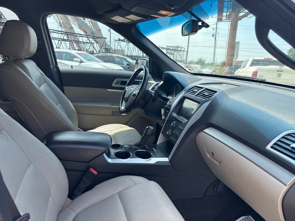 2011 Ford Explorer Image 27