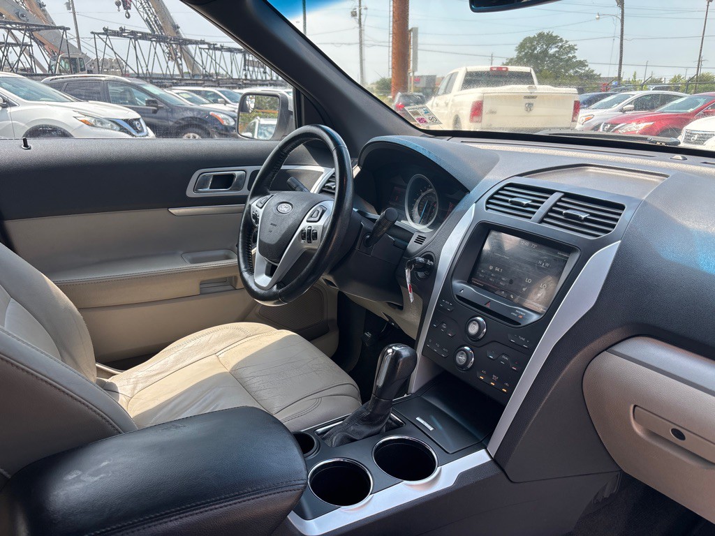 2011 Ford Explorer Image 28