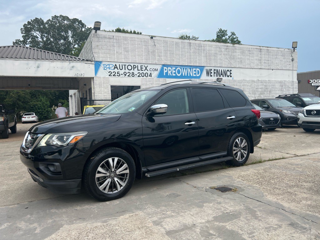 2017 Nissan Pathfinder Image 1