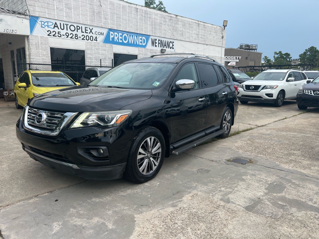 2017 Nissan Pathfinder Image 2