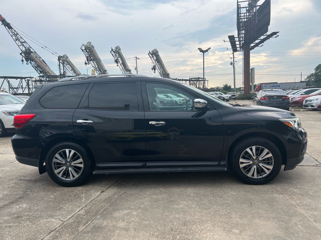 2017 Nissan Pathfinder Image 5