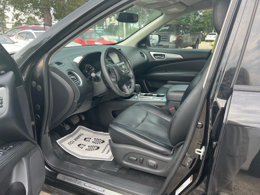2017 Nissan Pathfinder Image 11