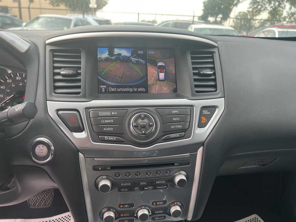 2017 Nissan Pathfinder Image 16