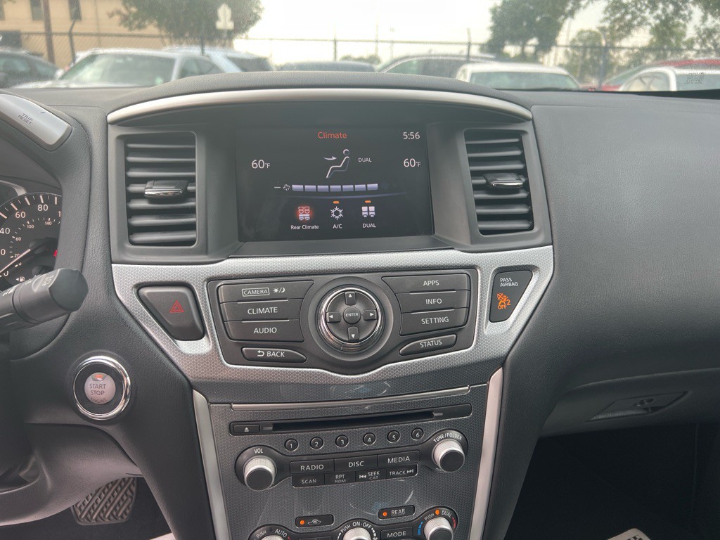 2017 Nissan Pathfinder Image 17