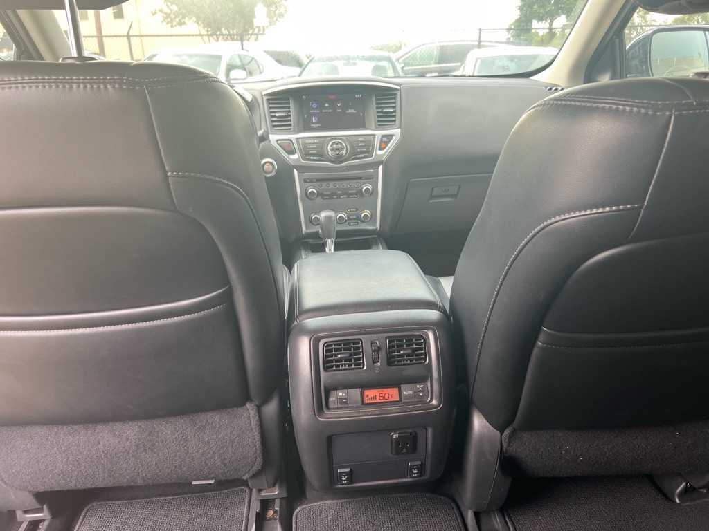 2017 Nissan Pathfinder Image 22