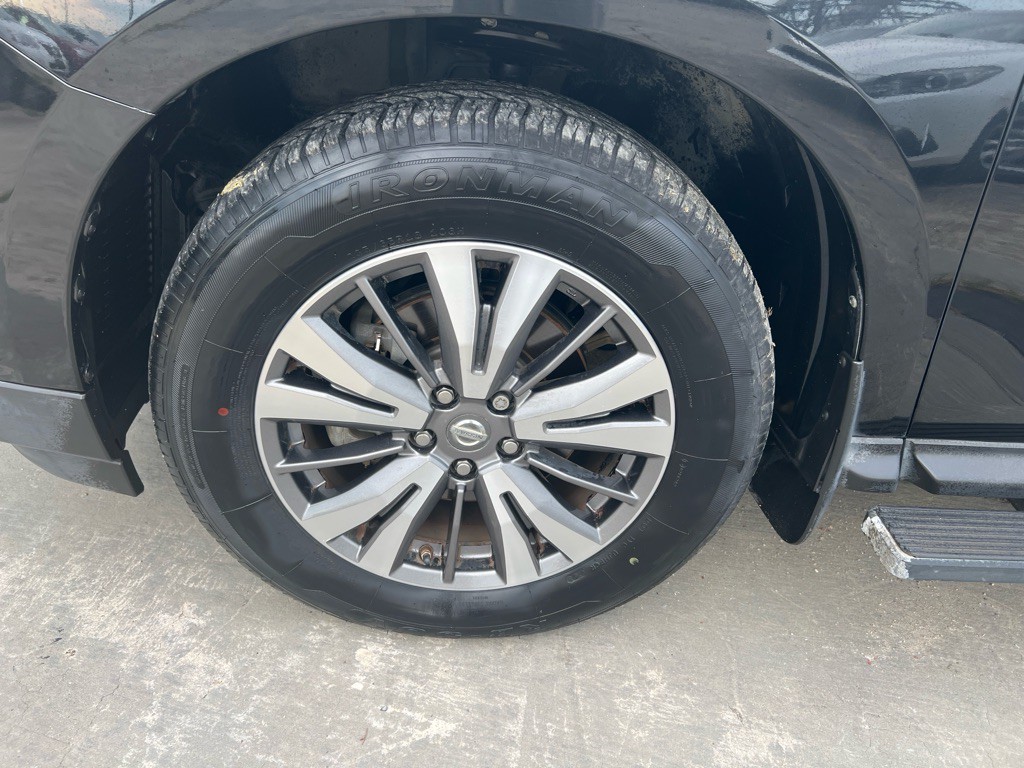 2017 Nissan Pathfinder Image 35