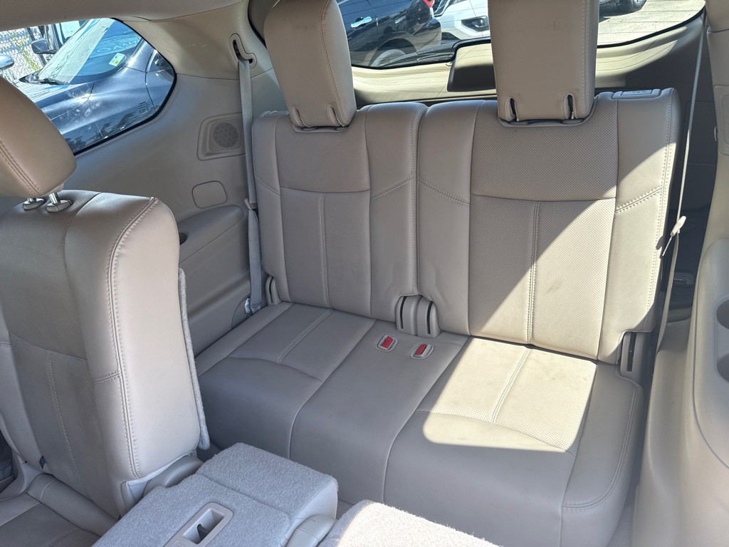 2015 Nissan Pathfinder Image 12