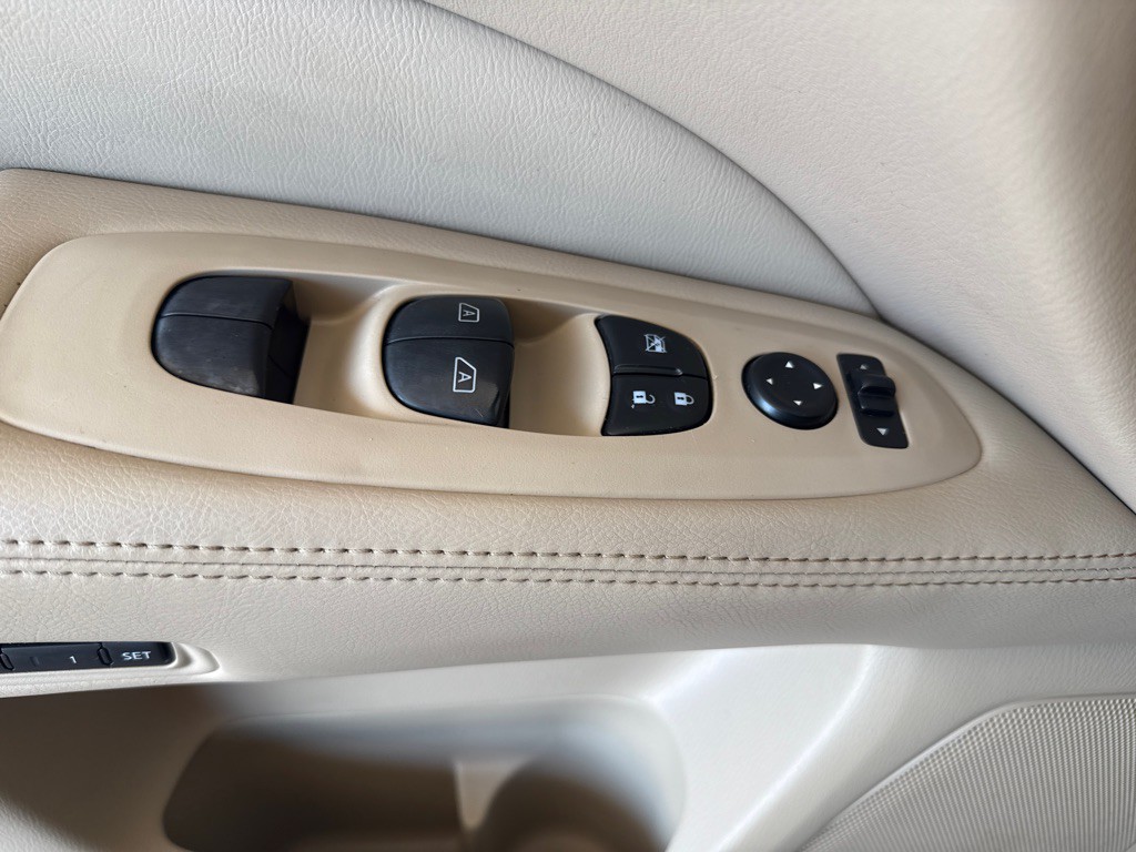 2015 Nissan Pathfinder Image 28