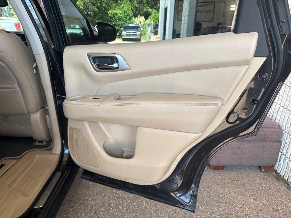 2015 Nissan Pathfinder Image 32