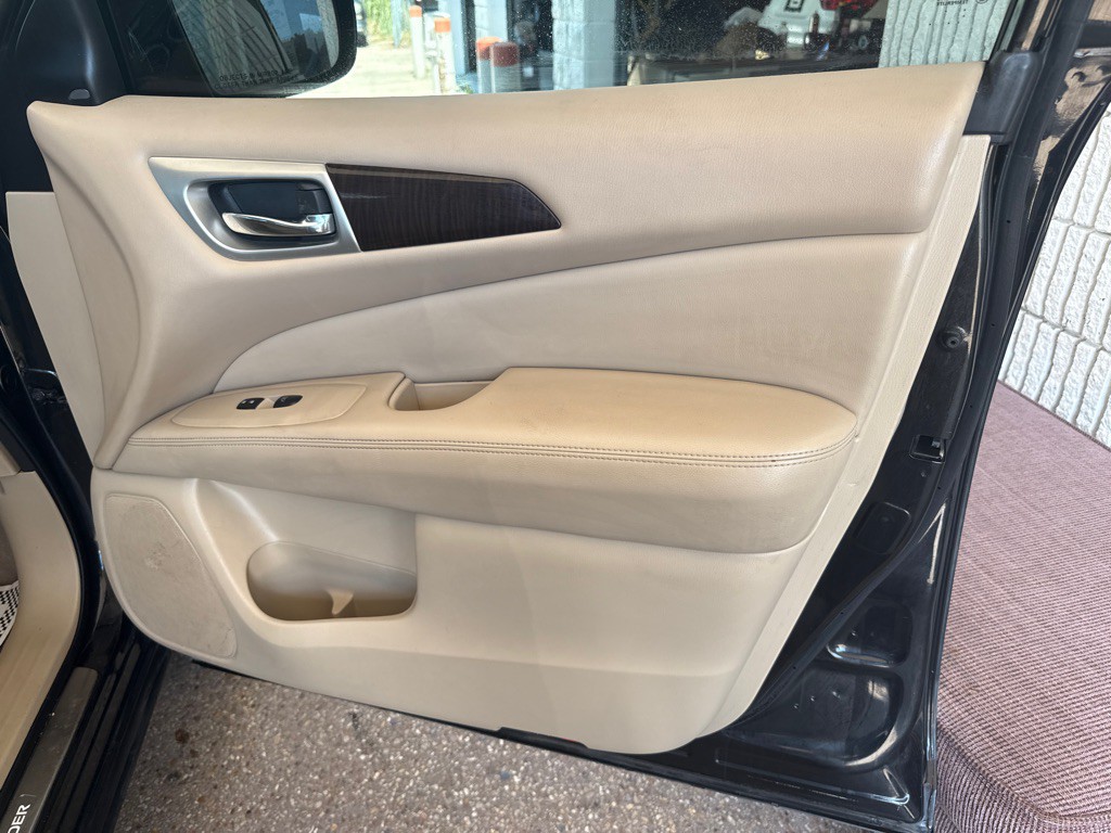 2015 Nissan Pathfinder Image 35