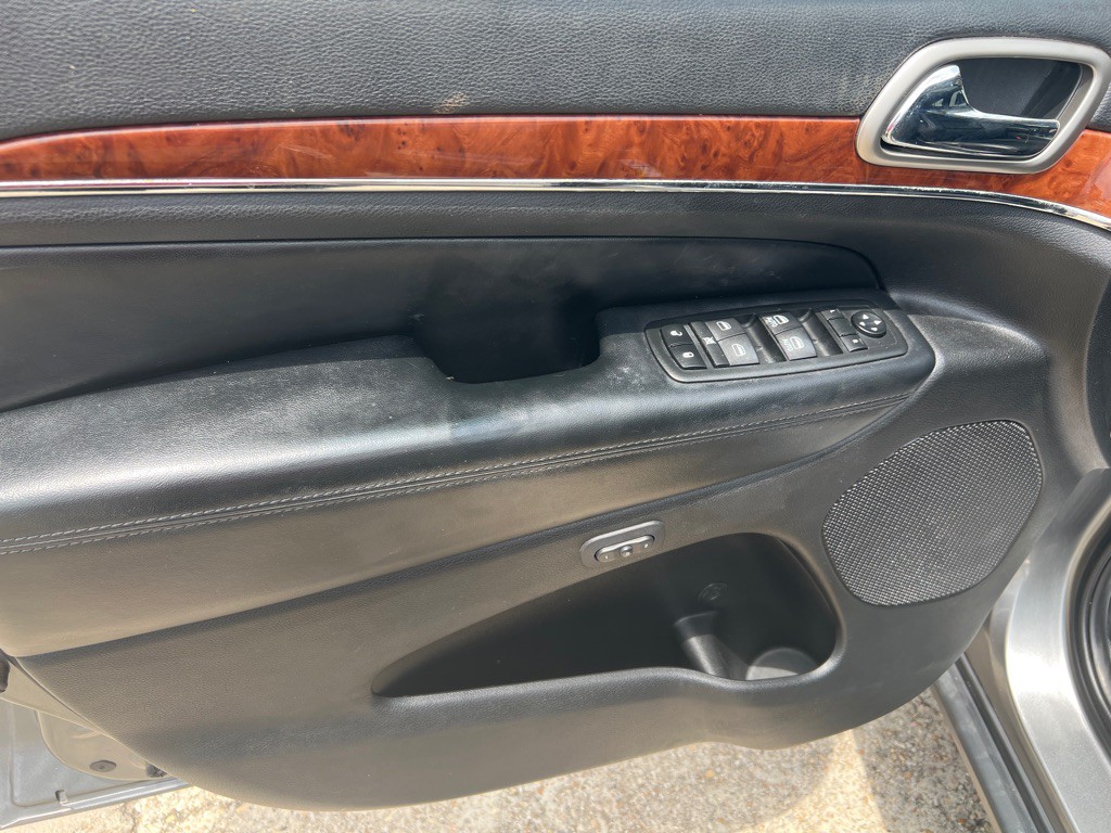 2012 Jeep Grand Cherokee Image 24