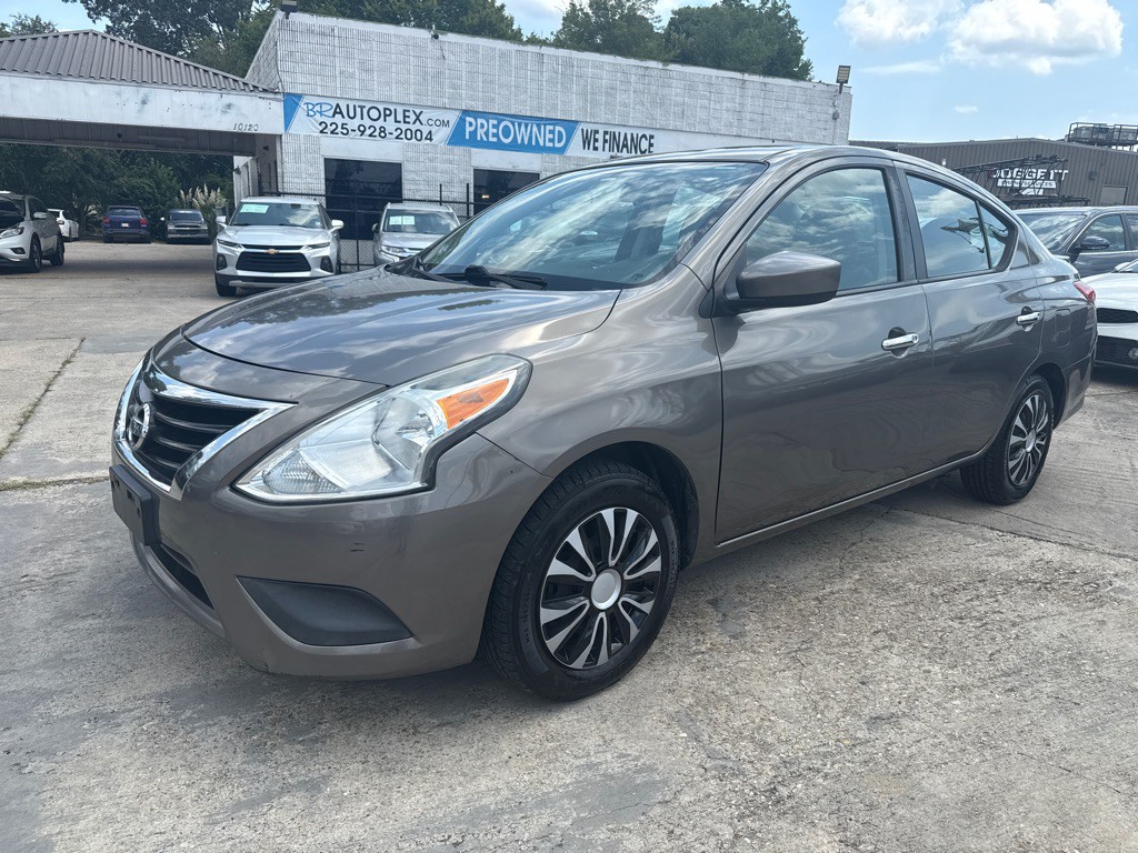 2016 Nissan Versa Image 2