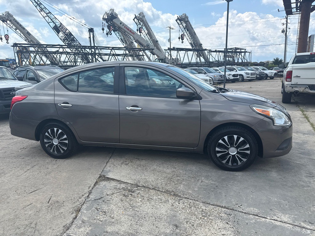 2016 Nissan Versa Image 5