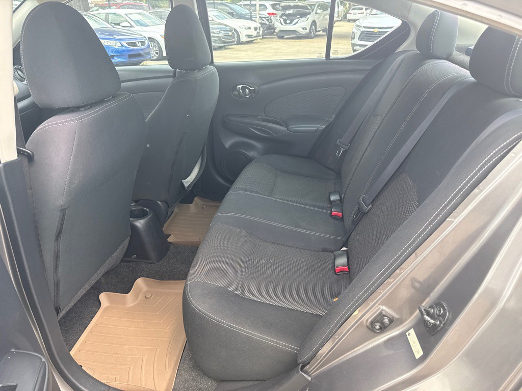 2016 Nissan Versa Image 11