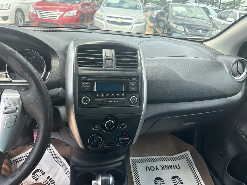 2016 Nissan Versa Image 14
