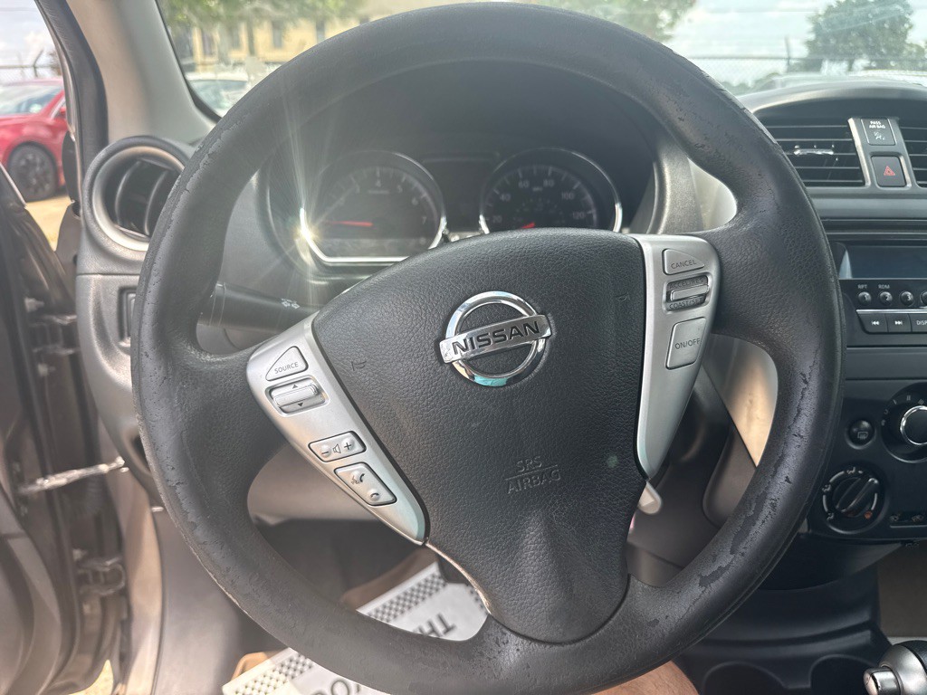 2016 Nissan Versa Image 16