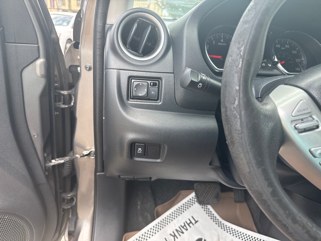 2016 Nissan Versa Image 18