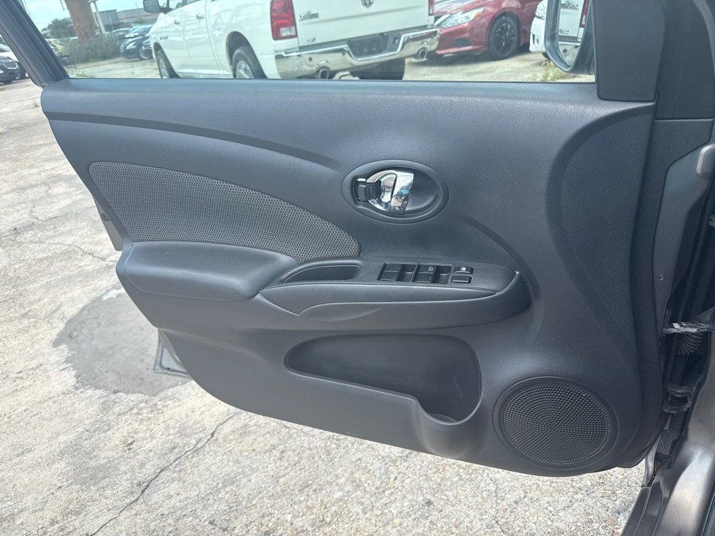 2016 Nissan Versa Image 19
