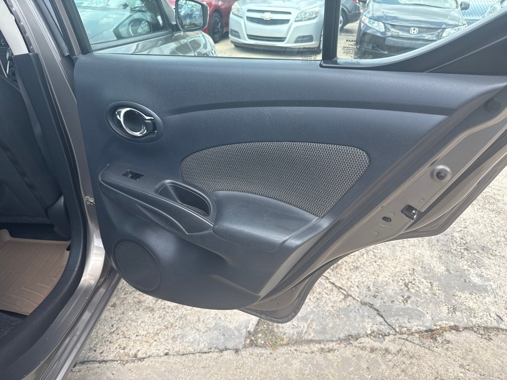 2016 Nissan Versa Image 22