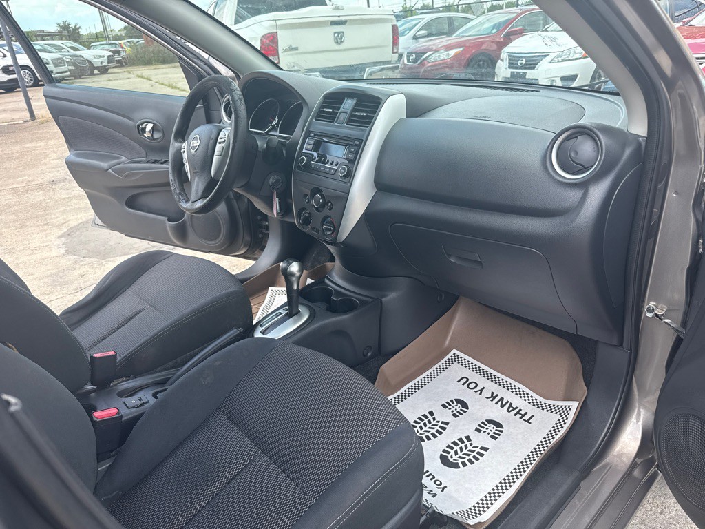 2016 Nissan Versa Image 24