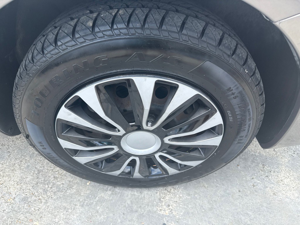 2016 Nissan Versa Image 26
