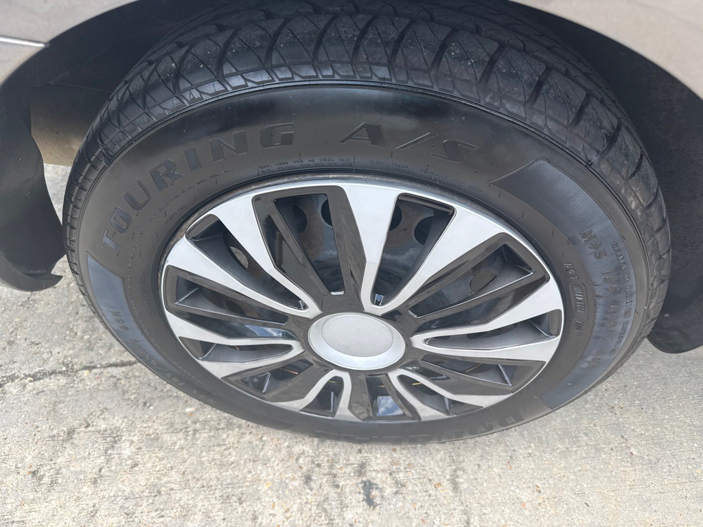 2016 Nissan Versa Image 27