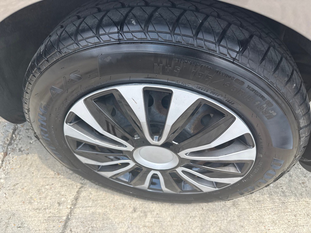 2016 Nissan Versa Image 28