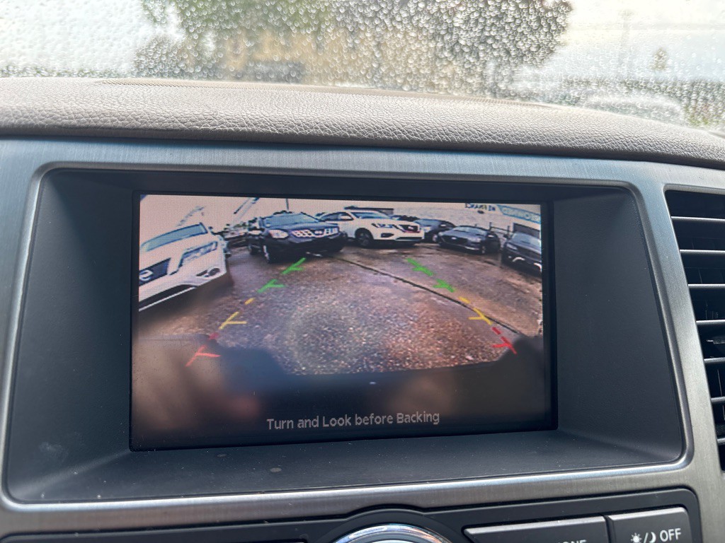 2012 Nissan Armada Image 17