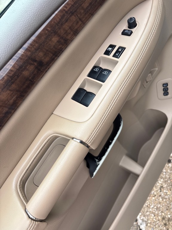 2012 Nissan Armada Image 25