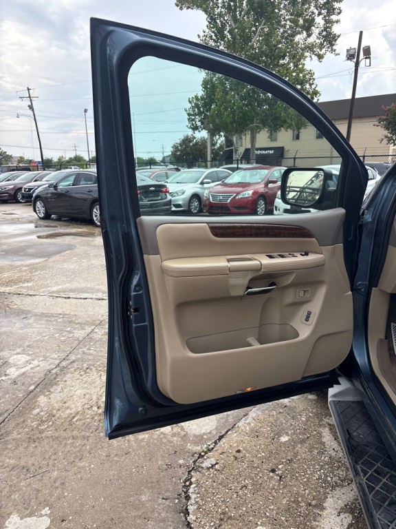 2012 Nissan Armada Image 26