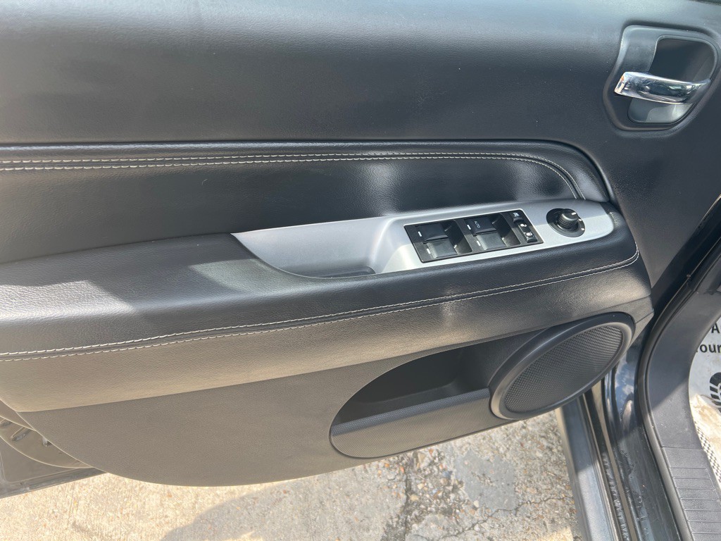 2015 Jeep Compass Image 18