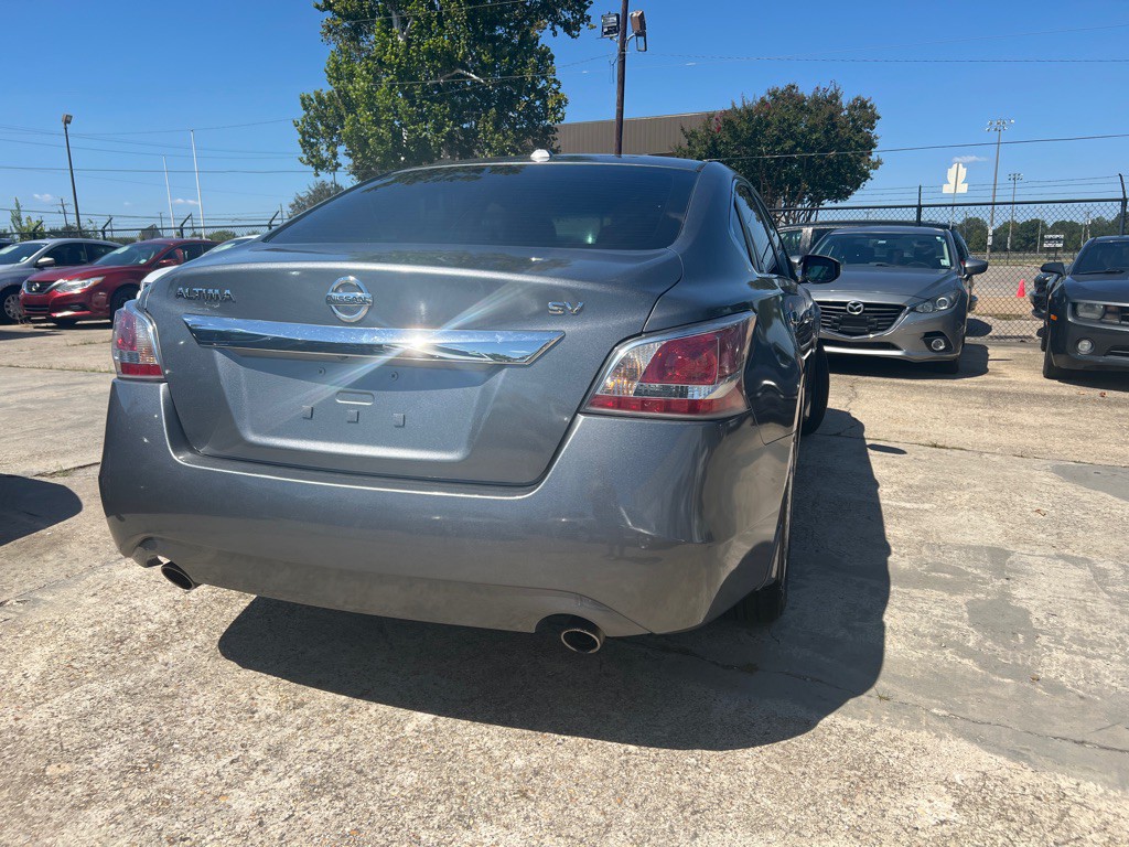 2015 Nissan Altima Image 9