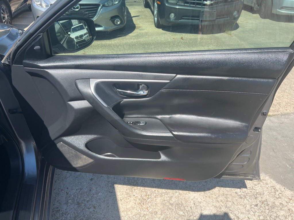 2015 Nissan Altima Image 35