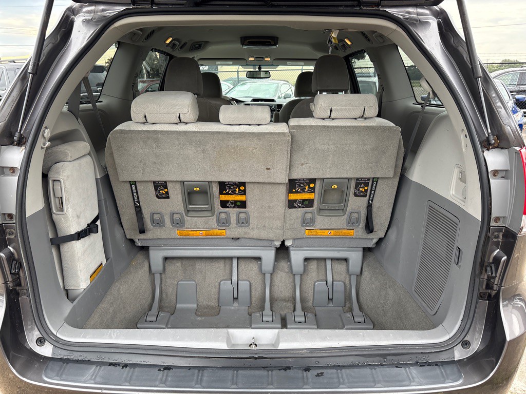 2013 Toyota Sienna Image 19