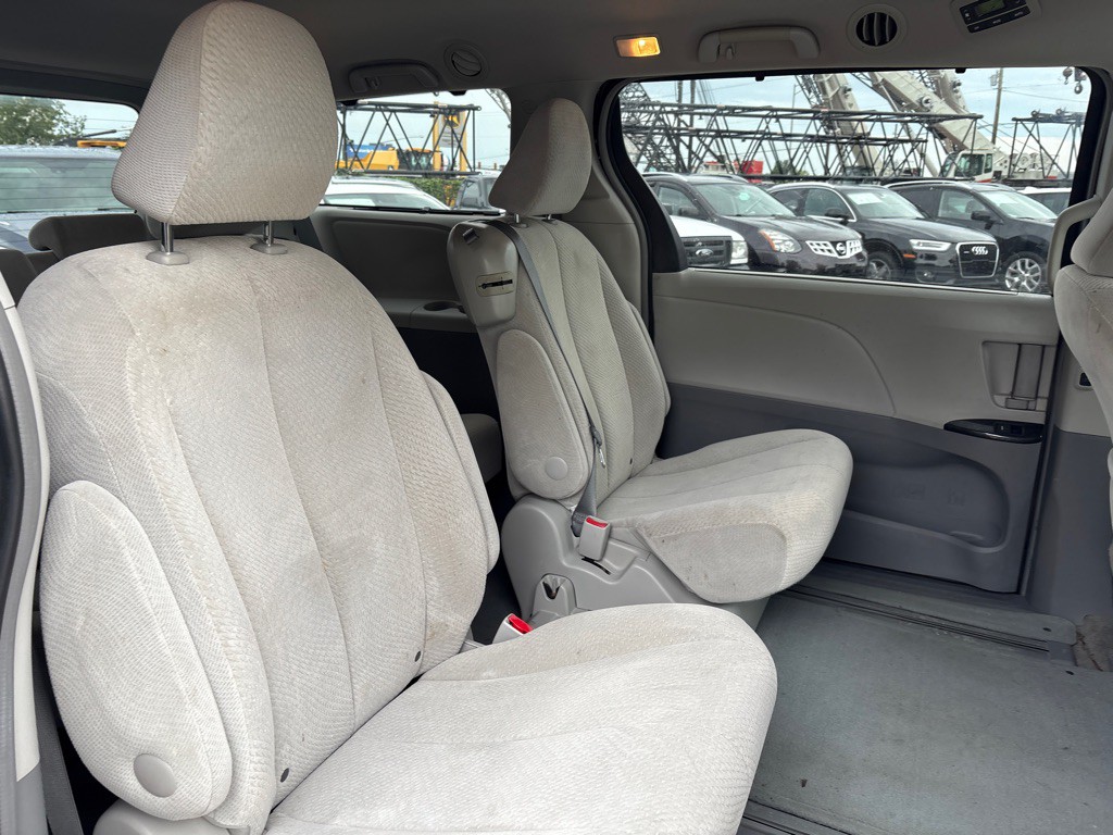 2013 Toyota Sienna Image 20