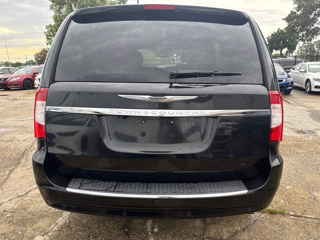 2013 Chrysler Town & Country Image 7