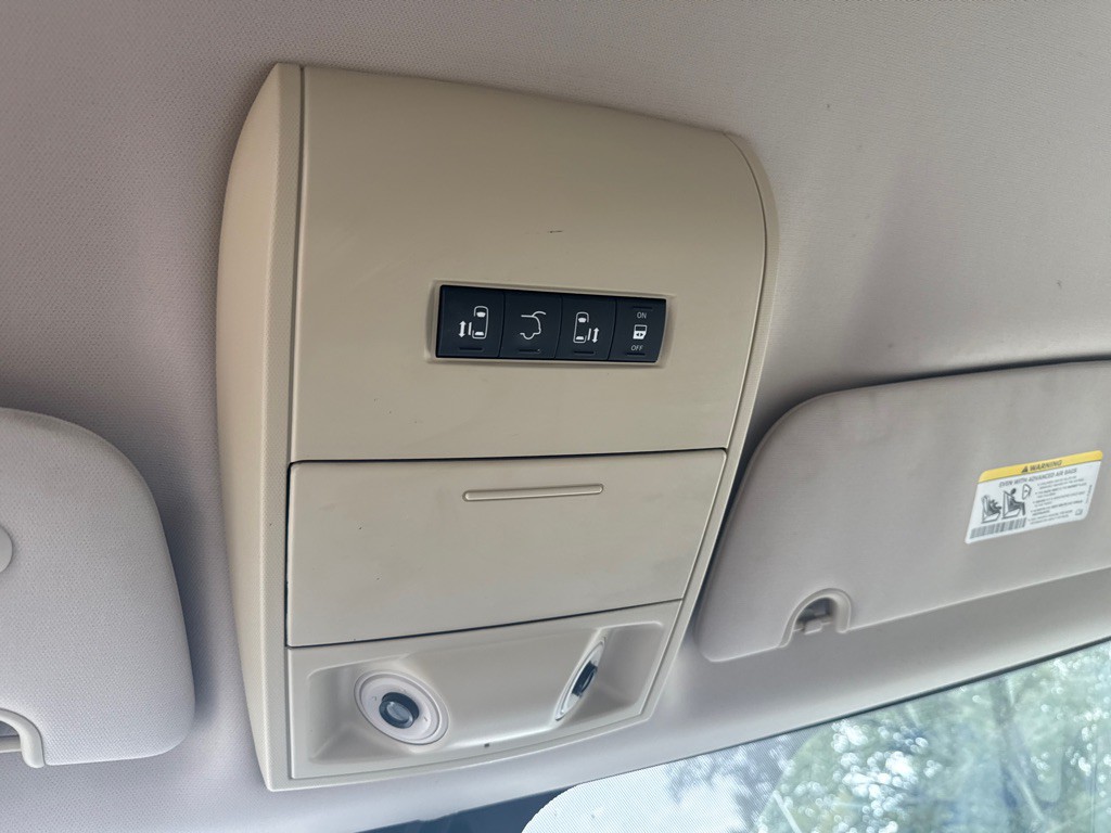 2013 Chrysler Town & Country Image 26