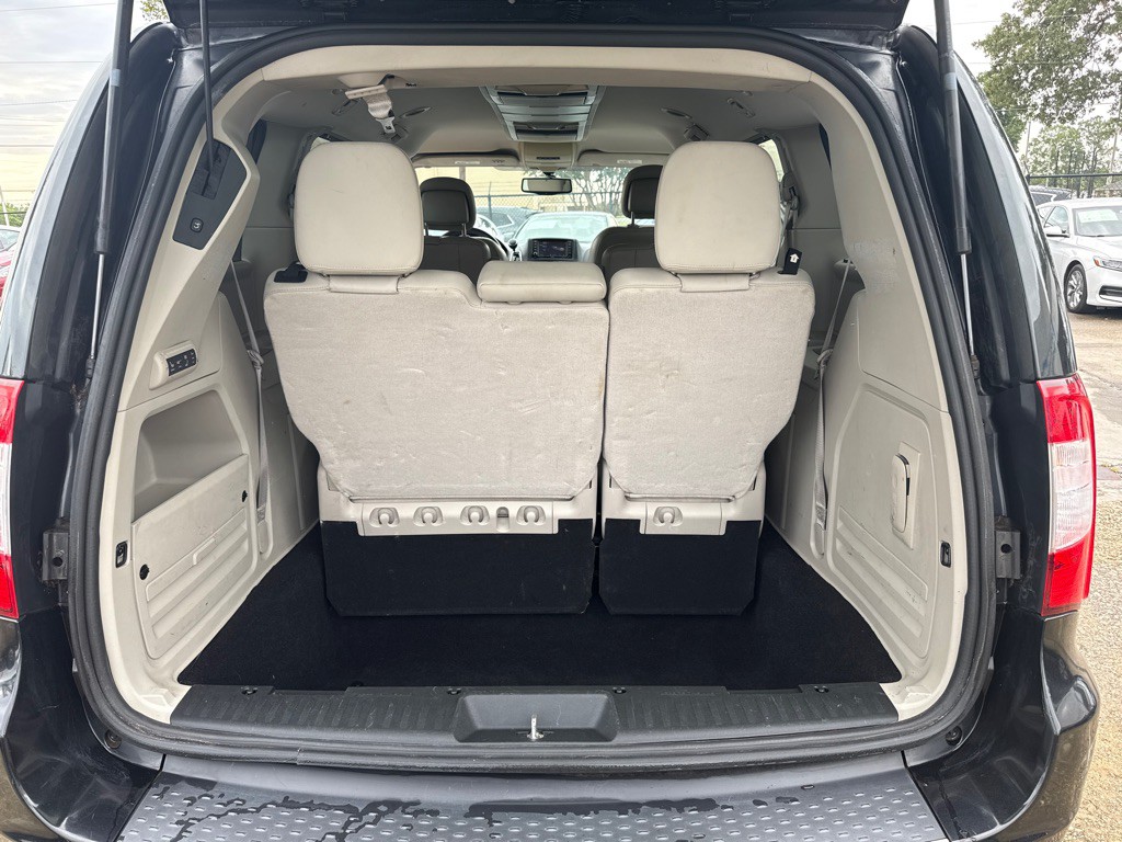 2013 Chrysler Town & Country Image 28