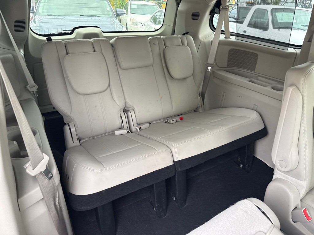 2013 Chrysler Town & Country Image 35