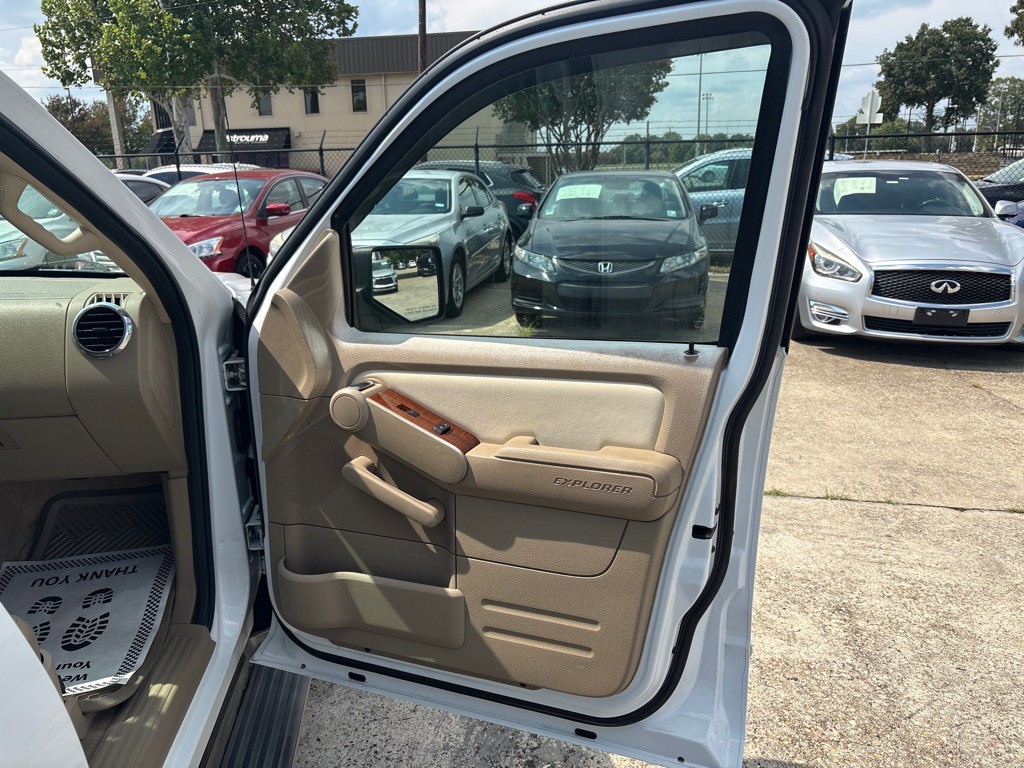 2007 Ford Explorer Image 28